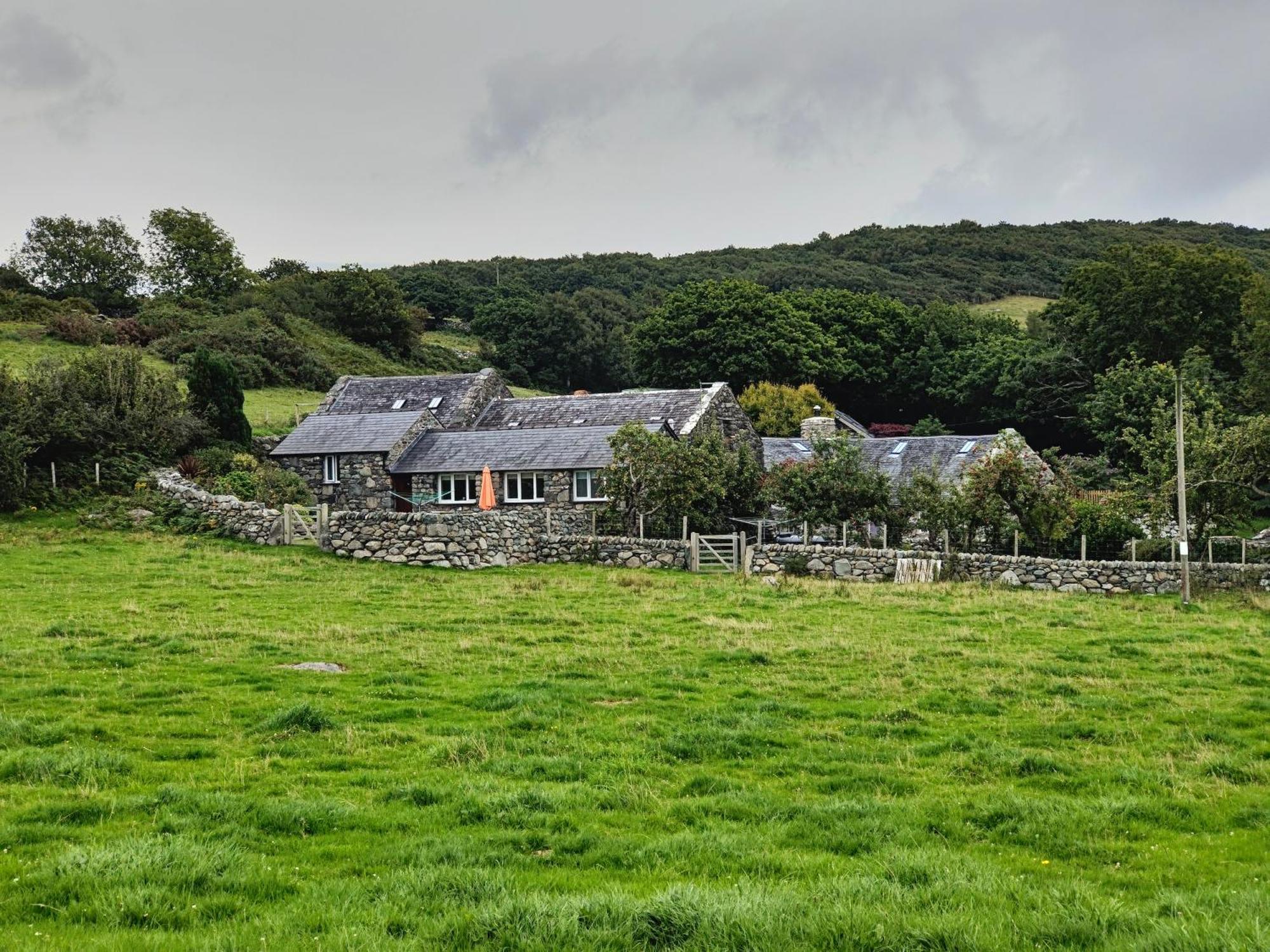 Апартаменти Ty Gwennol Near Gilfach Goch Лланбедр Екстер'єр фото